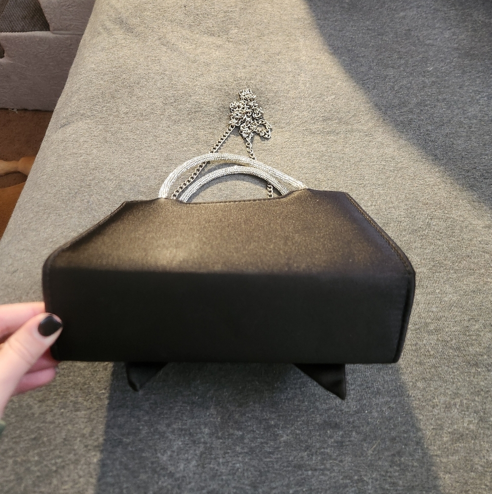 Elegant Black Bow Handbag - Picture 3 of 4